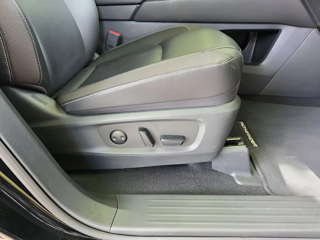 Used 2025 Super Black Nissan SL image 7