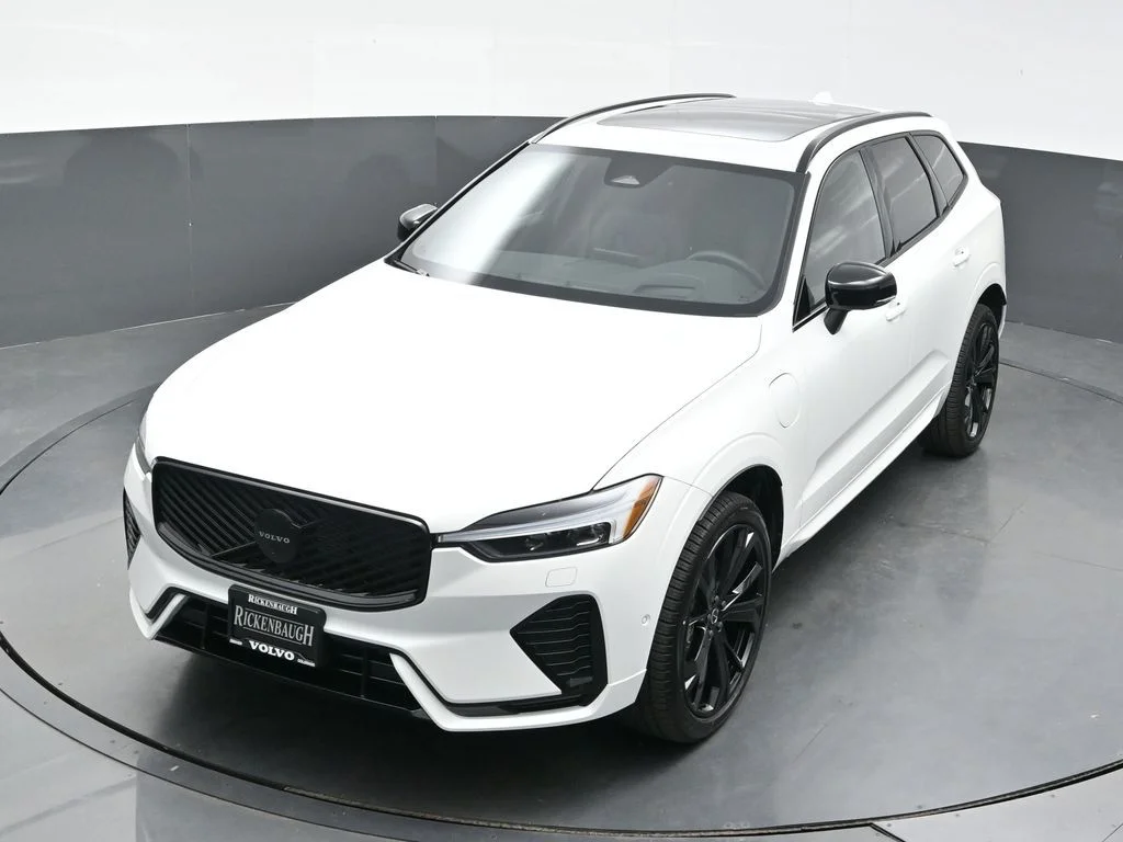 New 2026 Crystal White Volvo T8 Ultra Black Edition image 31