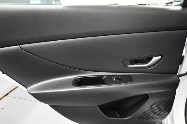 Used 2025 White Hyundai SEL Convenience image 10