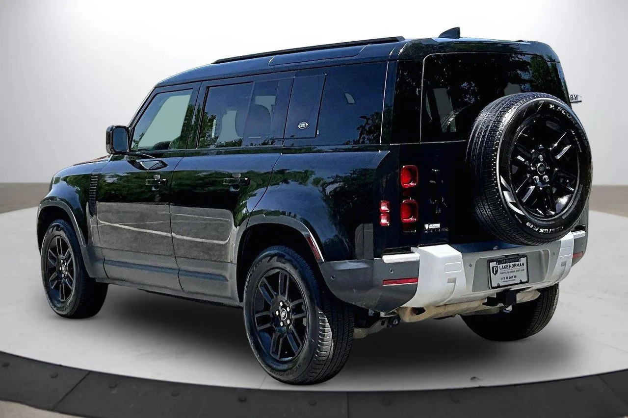 Used 2024  Land Rover S image 7