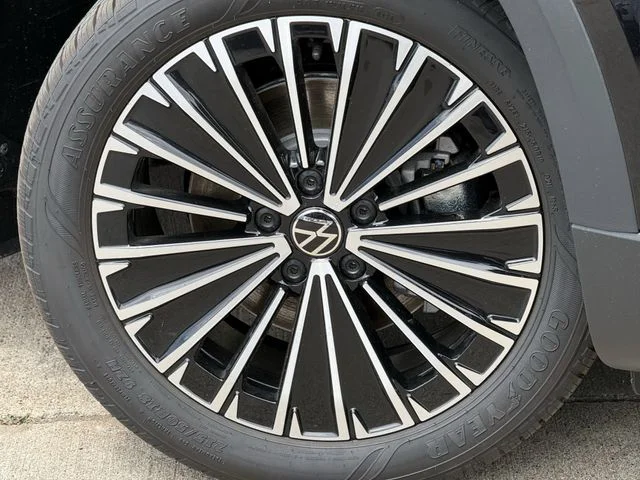 New 2026 Black Volkswagen 1.5T SE image 6