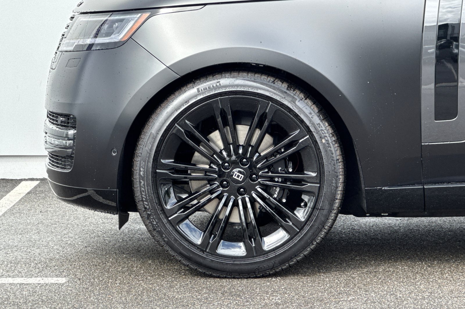 New 2027 Obsidian Black Satin Land Rover SE image 33
