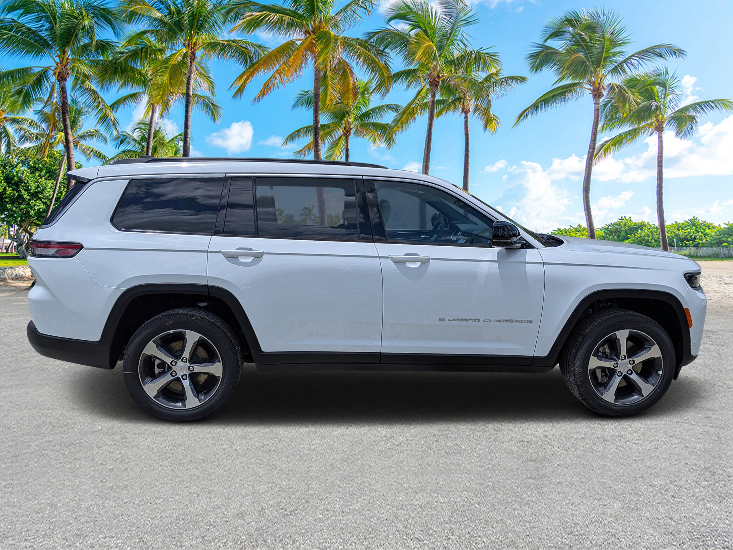 New 2026 Bright White Clear-Coat Exterior Paint Jeep Limited image 2