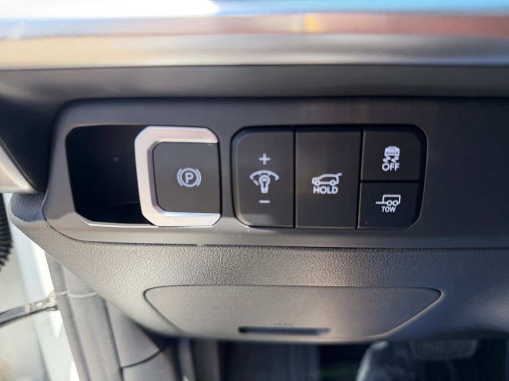 Used 2025 White Hyundai XRT image 29