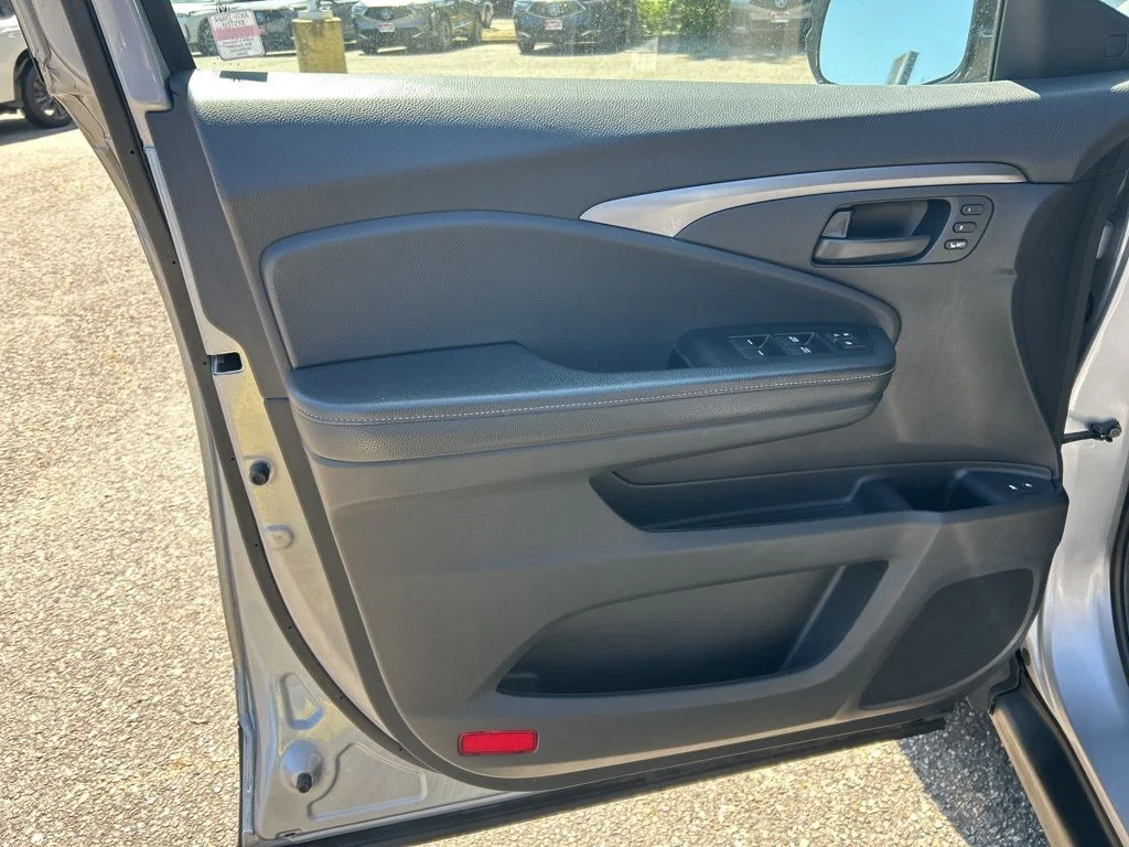 Used 2022 Silver Honda EX-L image 15