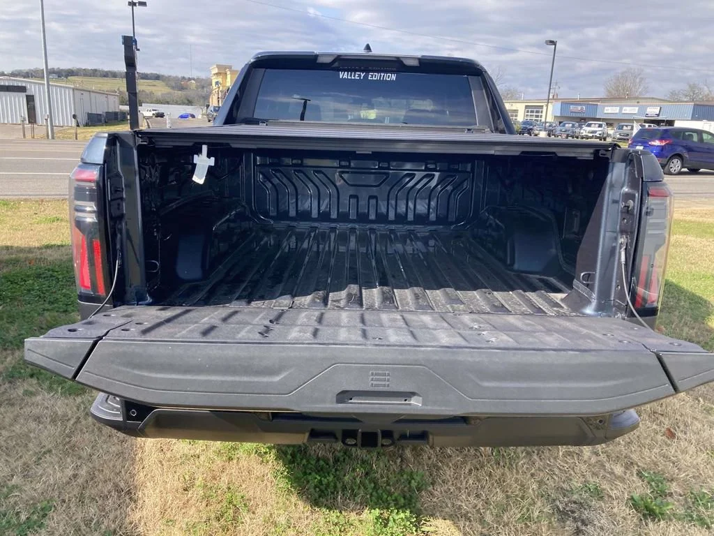 New 2026 Deep Ocean Metallic GMC Elevation Extended Range image 11