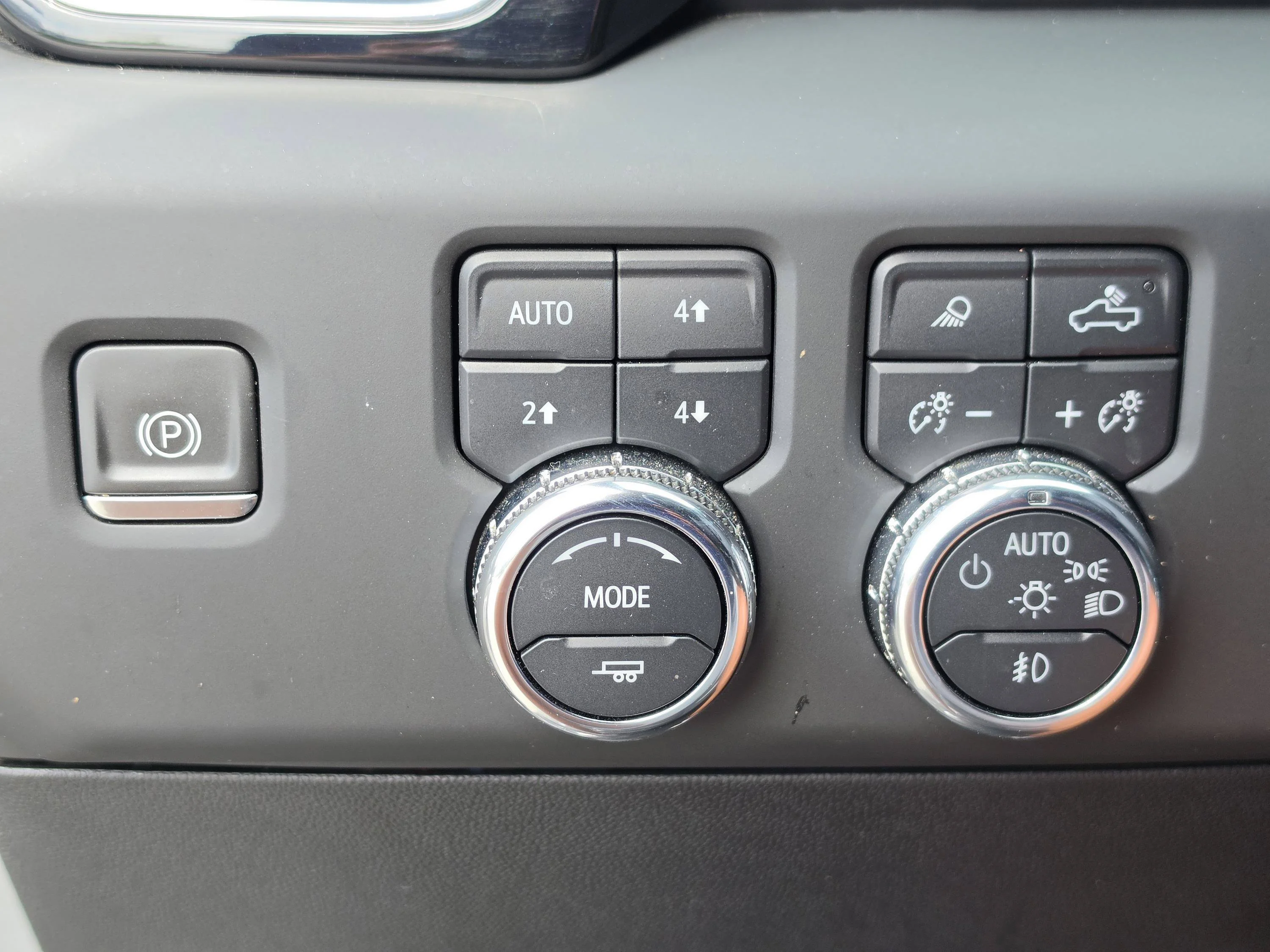Used 2024 Sterling Metallic GMC Denali image 32