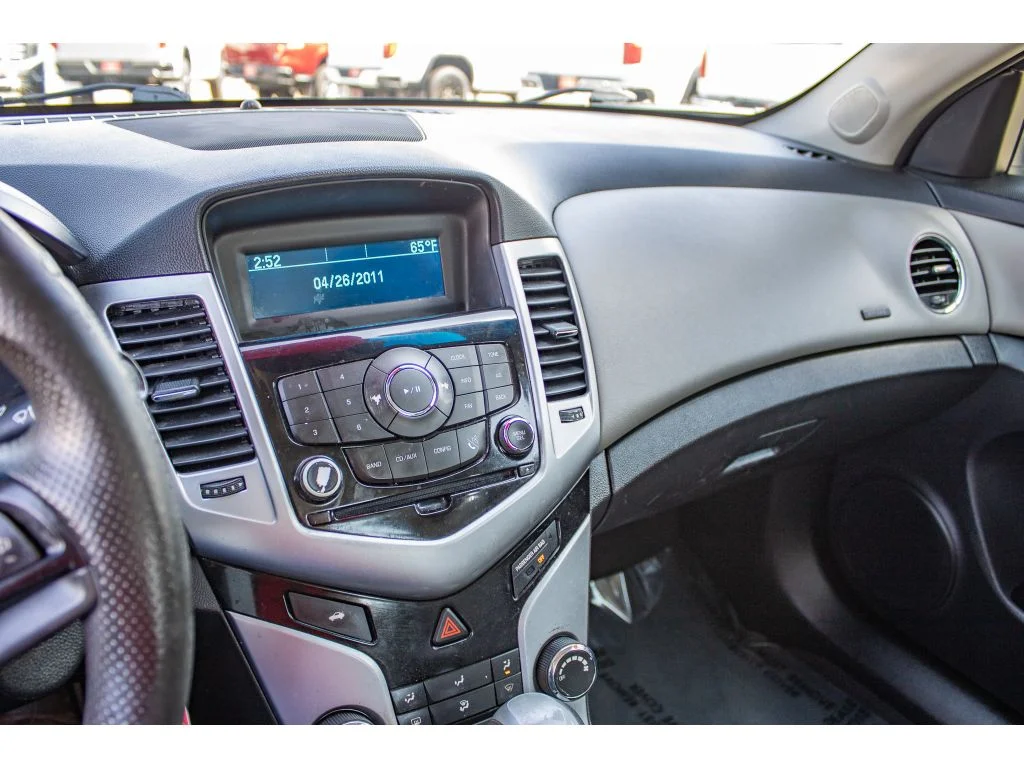 Used 2015 Summit White Chevrolet LS image 39