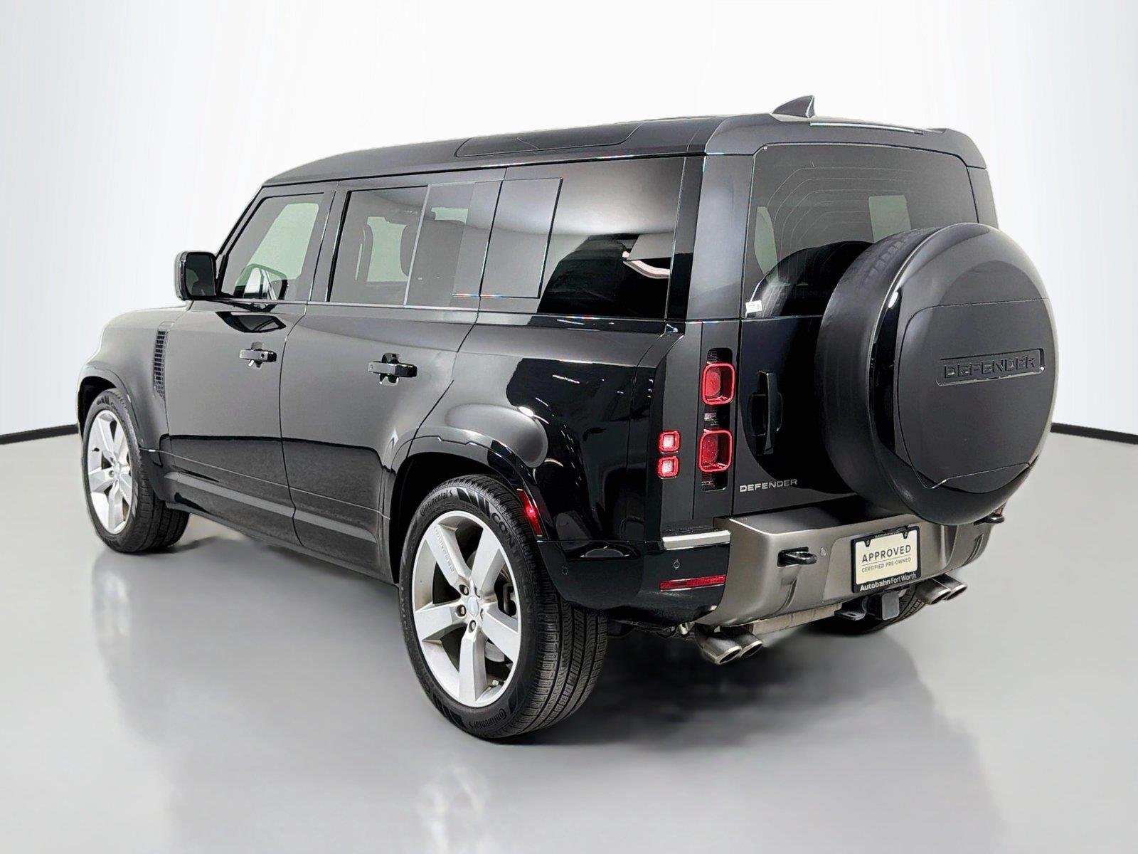 Certified Used 2025 Santorini Black Land Rover X-Dynamic SE P500 V8 image 7