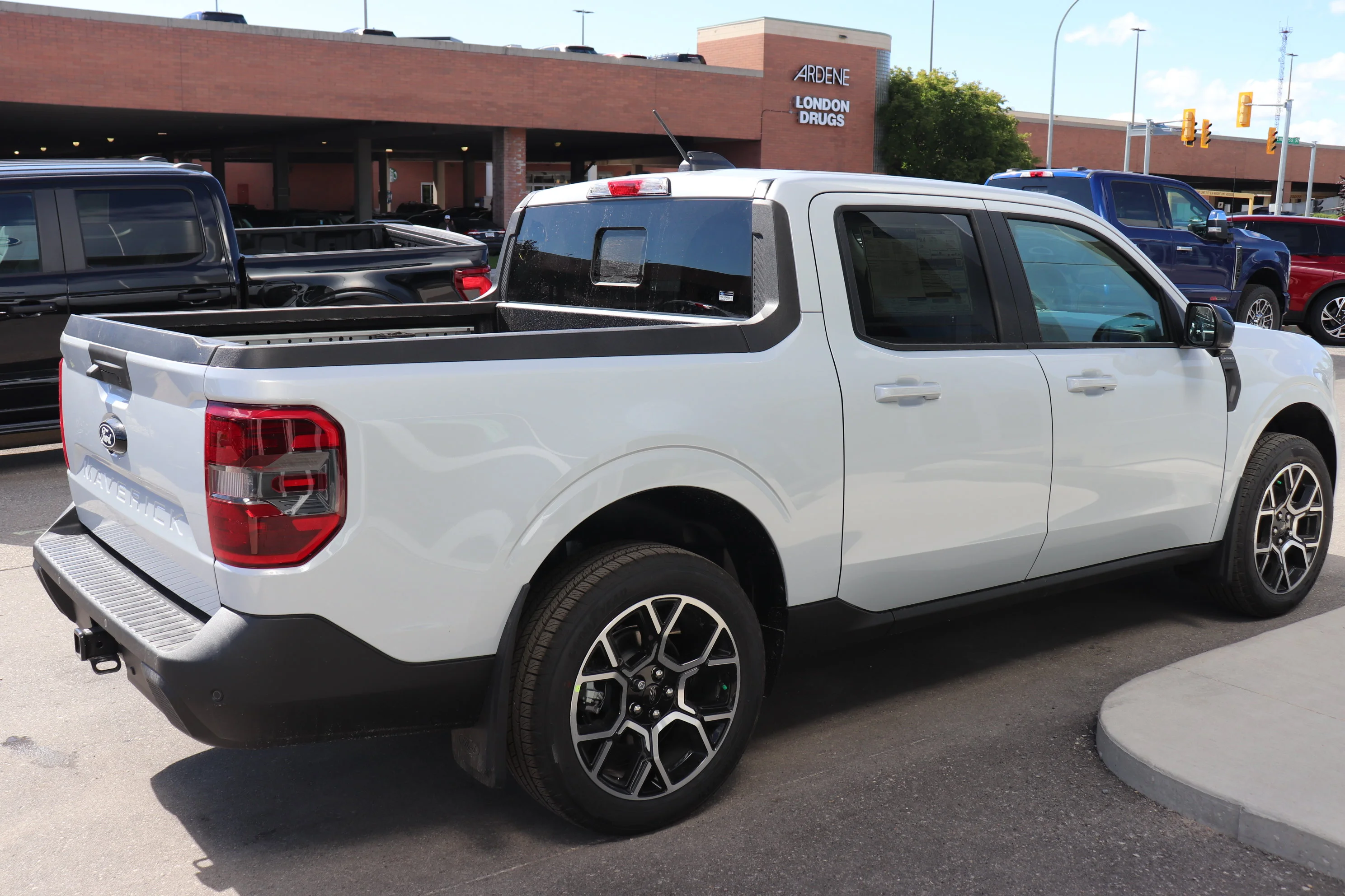 New 2026 SPACE WHITE METALLIC Ford LARIAT image 4
