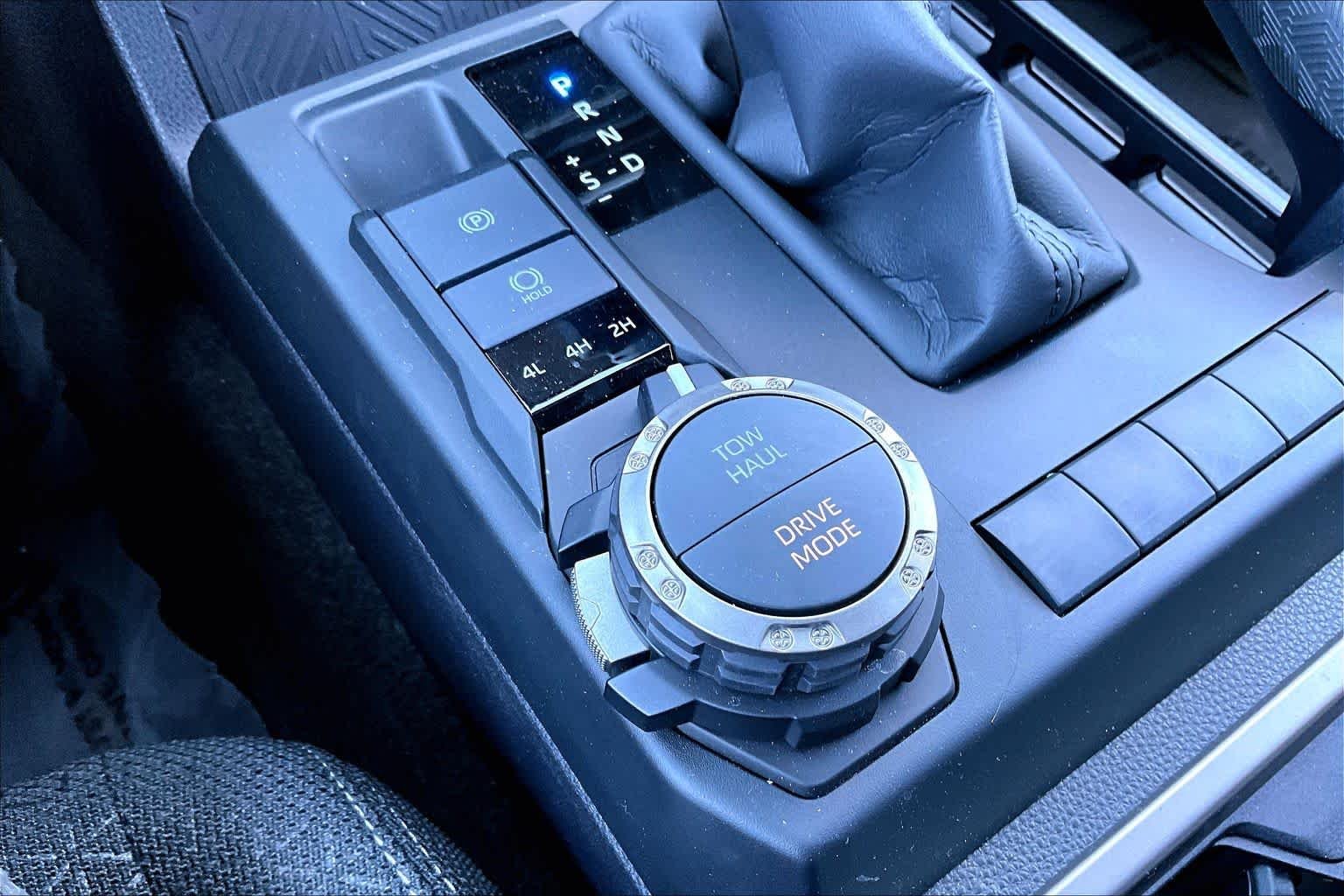 Used 2025 Underground Toyota SR5 image 33