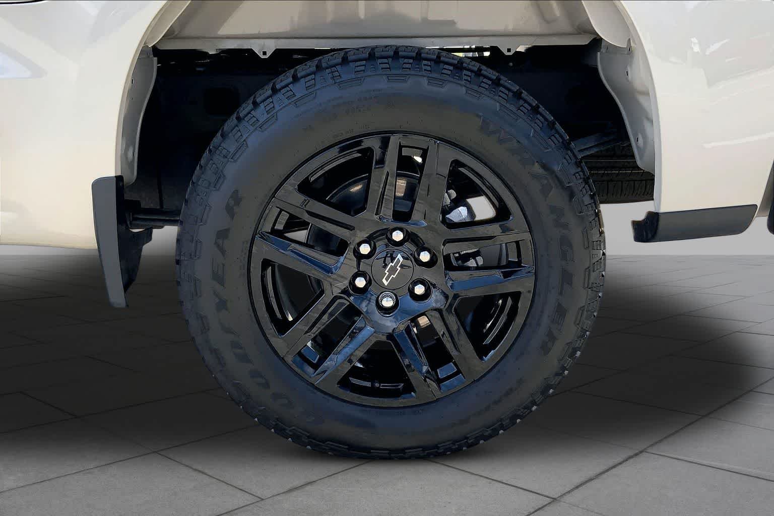 Used 2026 Summit White Chevrolet RST image 11