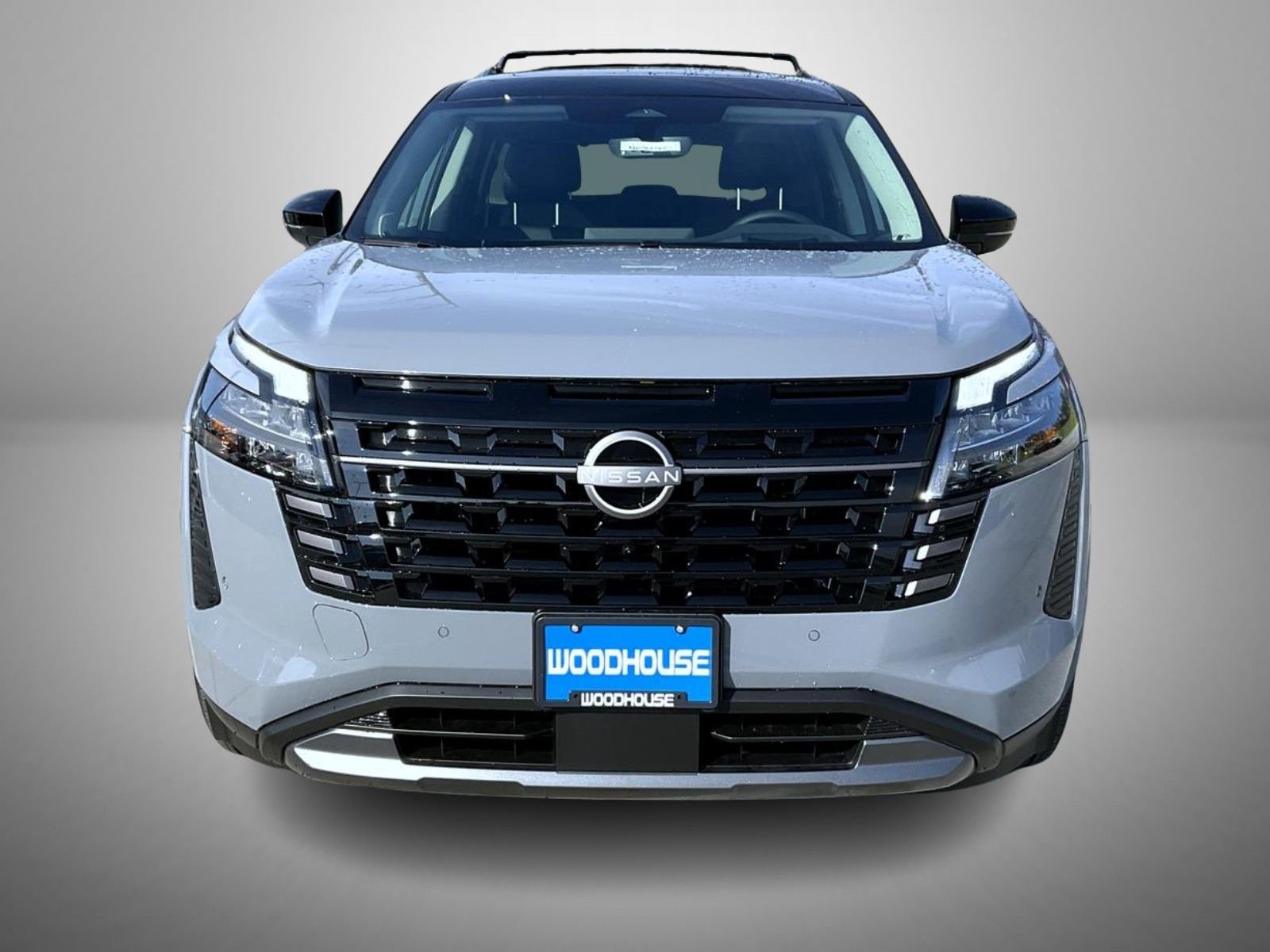 New 2026 Boulder Gray Pearl / Super Black Two-tone Nissan Platinum image 2