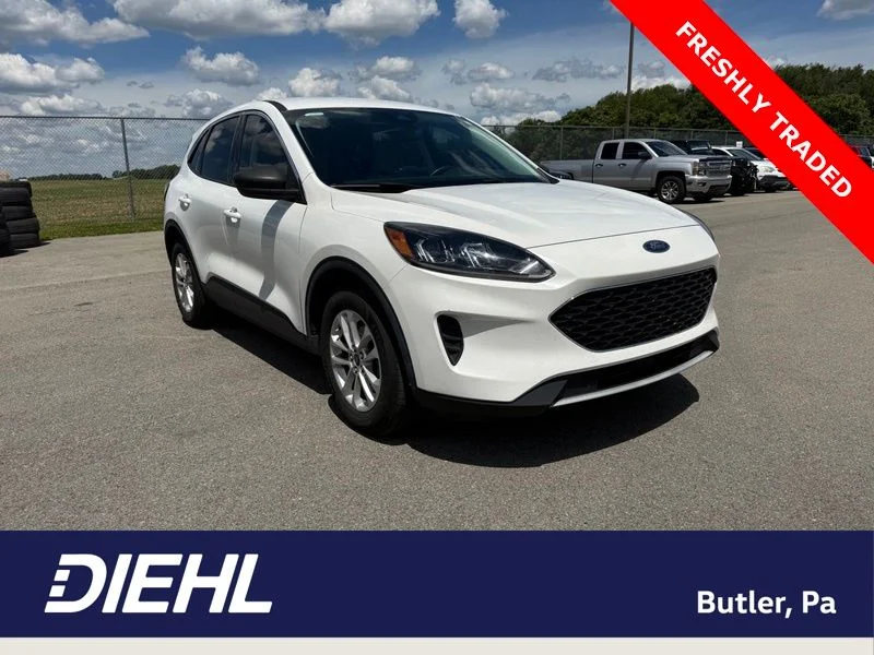 Used 2022 White Ford SE image 1