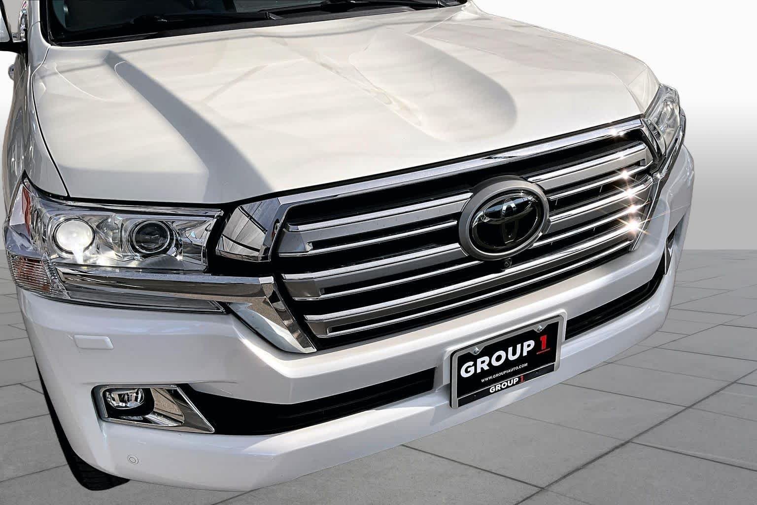 Used 2021 Blizzard Pearl Toyota  image 30