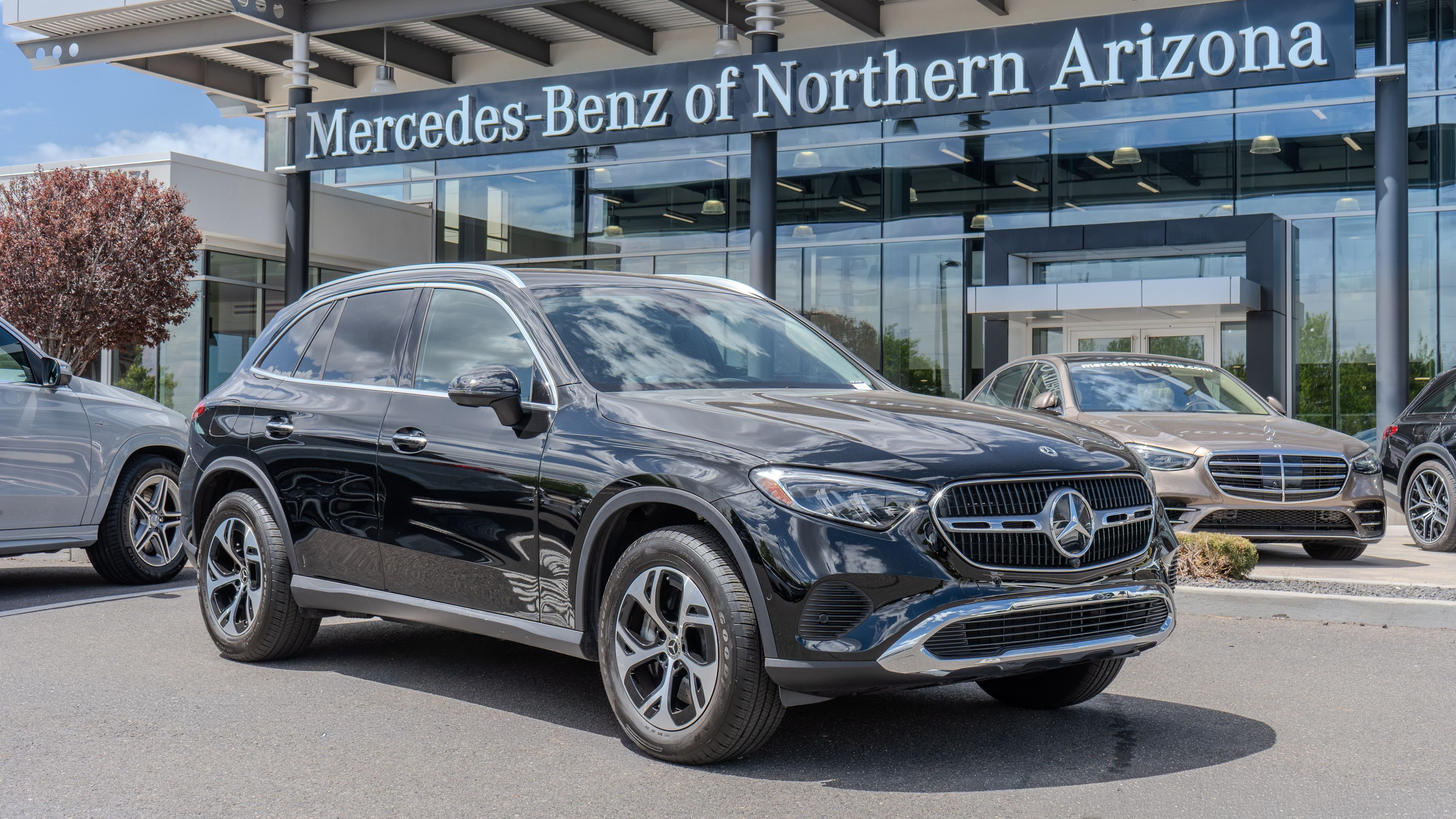 Certified Used 2025 Black Mercedes-Benz GLC 350e image 1