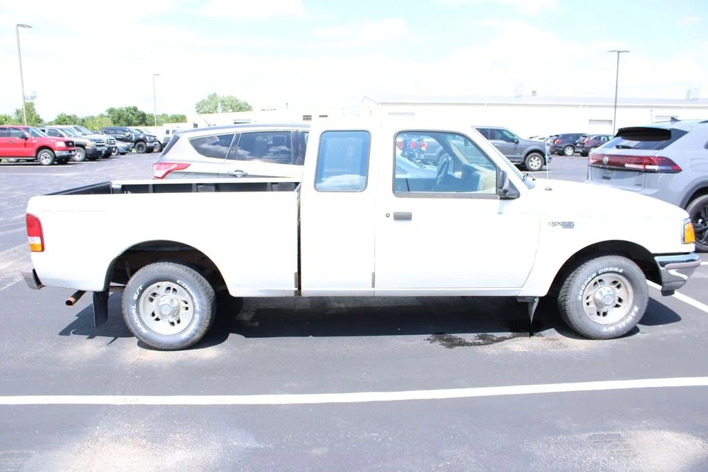 Used 1997  Ford XL image 4