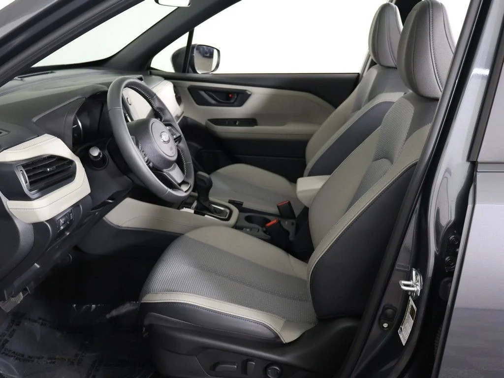 Used 2025 Gray Metallic Subaru Premium image 31