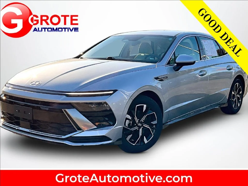 Used 2025 Silver Hyundai SEL image 1