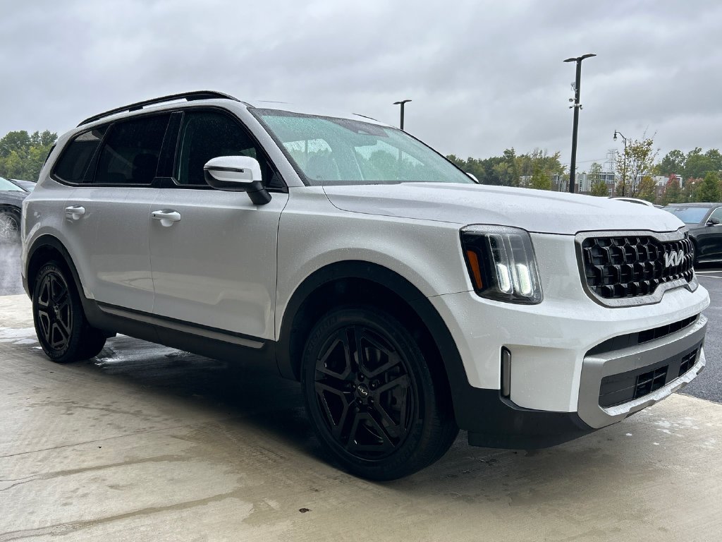 Used 2023 White Kia EX X-Line image 2