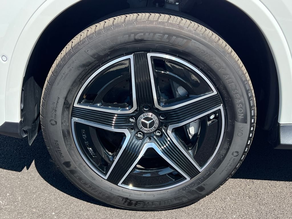 Certified Used 2025 White Mercedes-Benz GLC 300 image 30