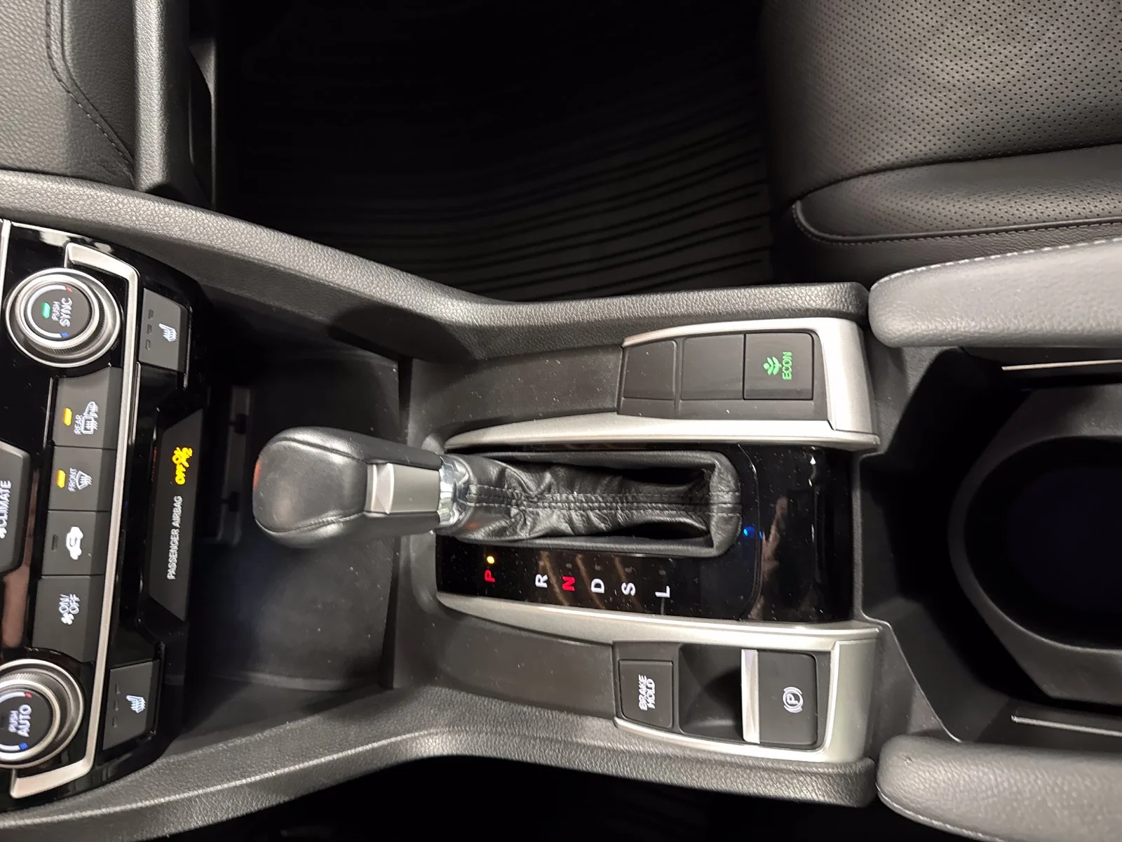 Used 2016  Honda Touring image 19