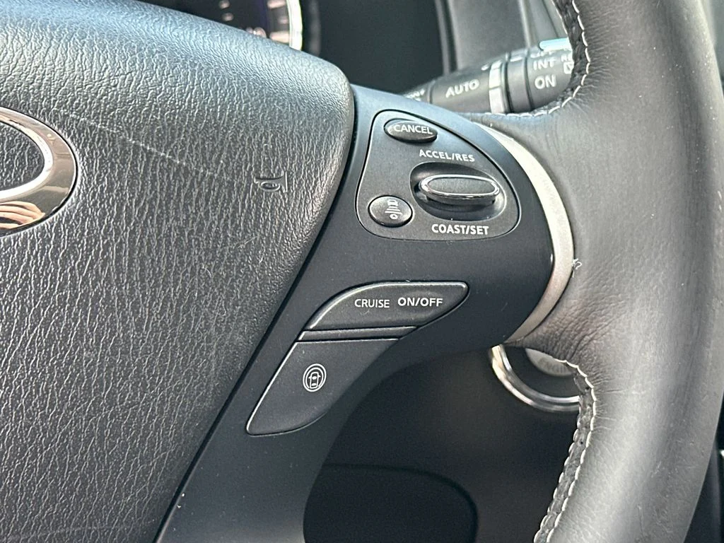 Used 2020 Black INFINITI LUXE image 22