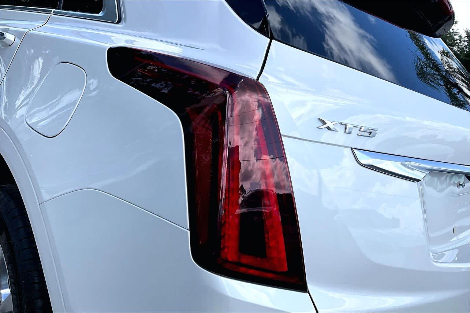 Used 2020 Crystal White Tricoat Cadillac Premium Luxury FWD image 29