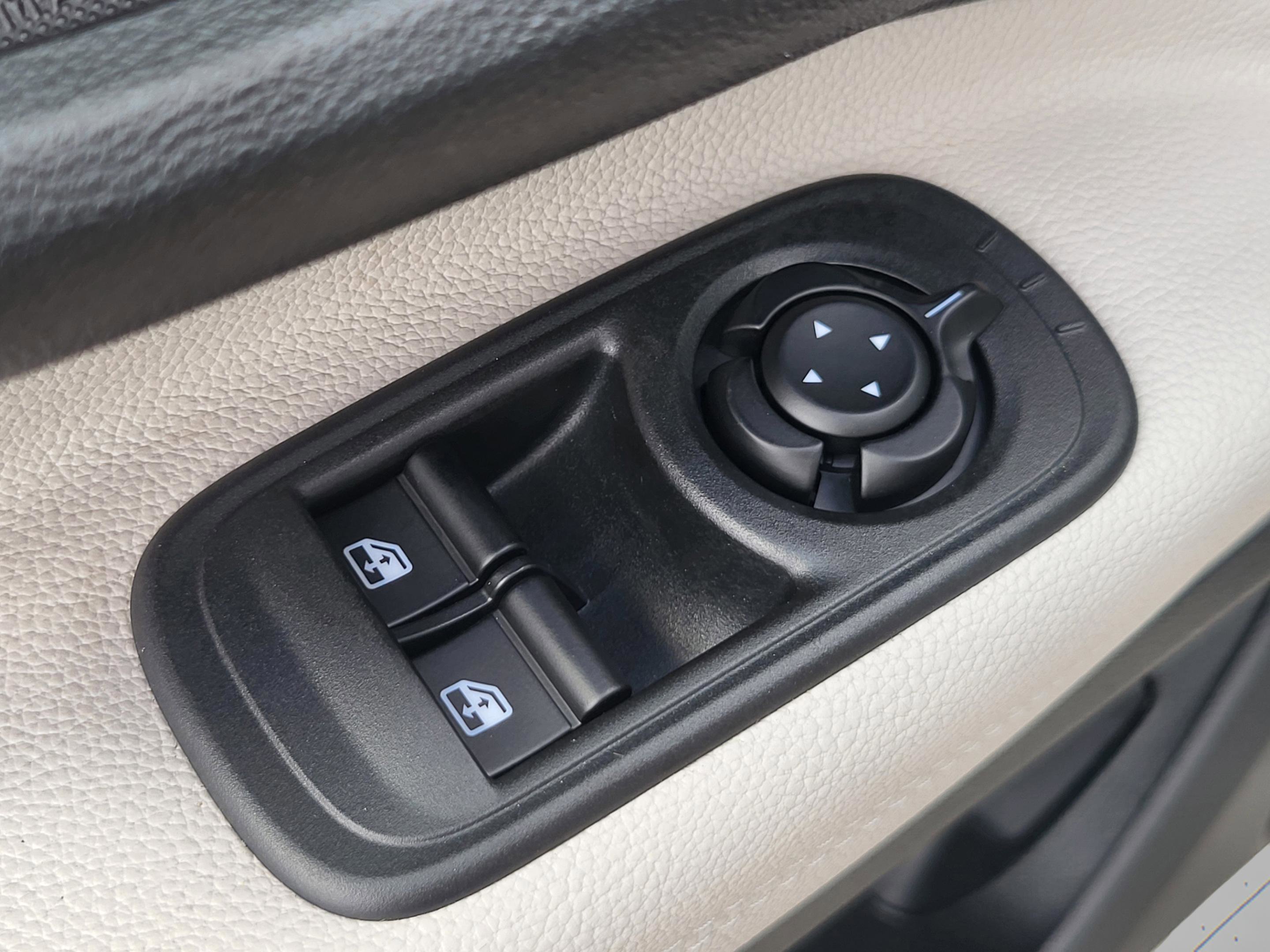 2025 FIAT 500e Base - Photo 31
