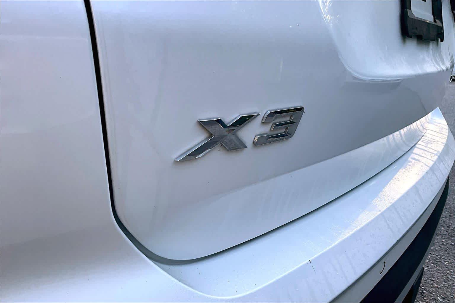 Used 2023 Mineral White Metallic BMW xDrive30i image 31