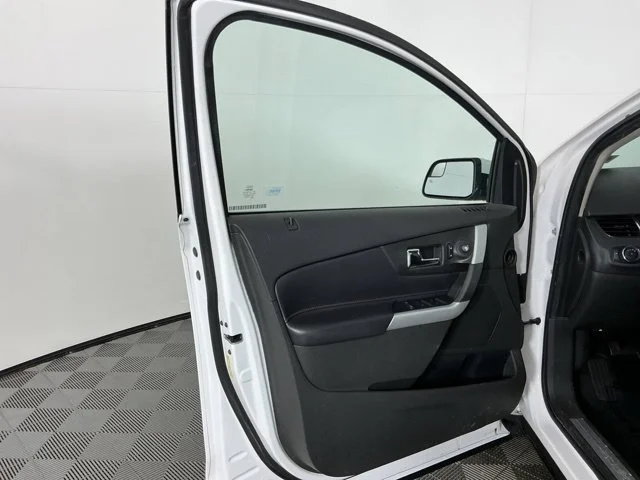 Used 2011 White Platinum Clearcoat Metallic Ford Limited image 12