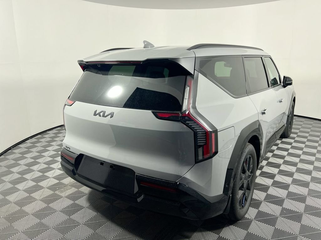 New 2026 Wolf Gray Kia Land AWD image 3
