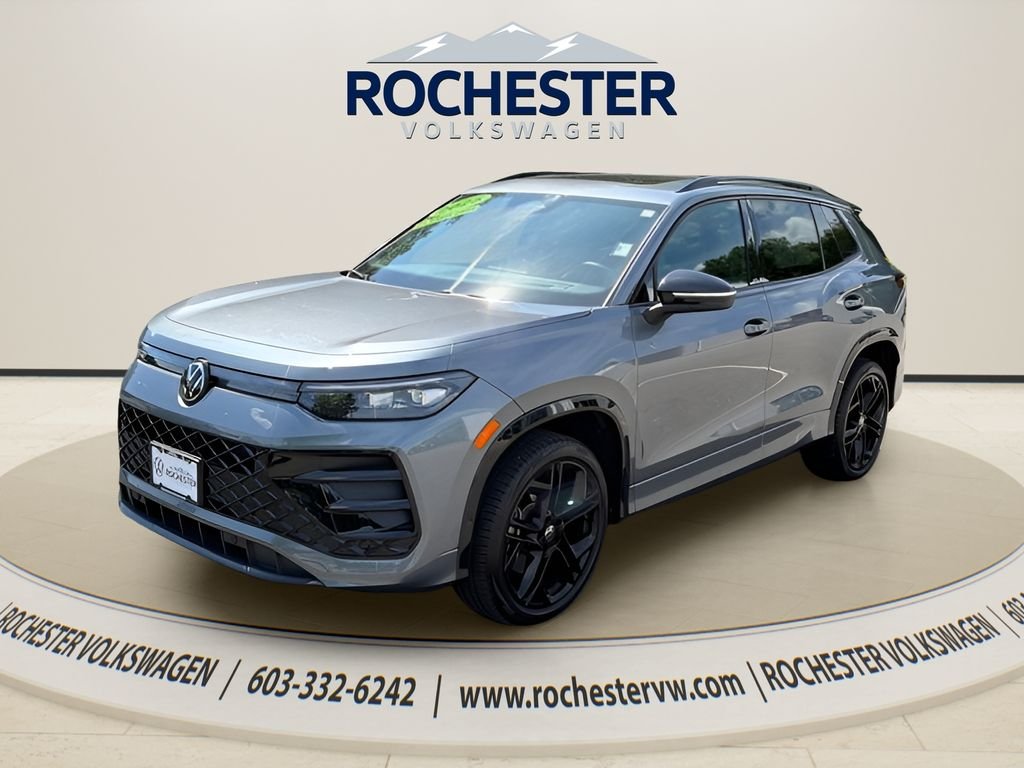 Used 2025 Platinum Gray Metallic Volkswagen 2.0T SE R-Line Black image 2