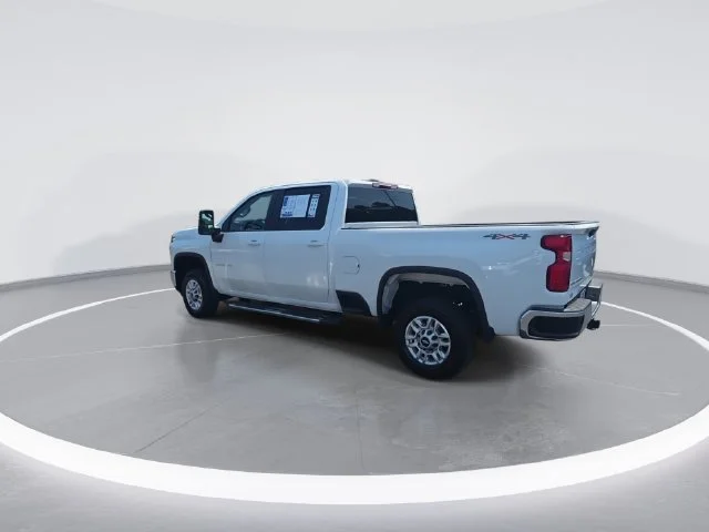 Used 2025 White Chevrolet LT image 6