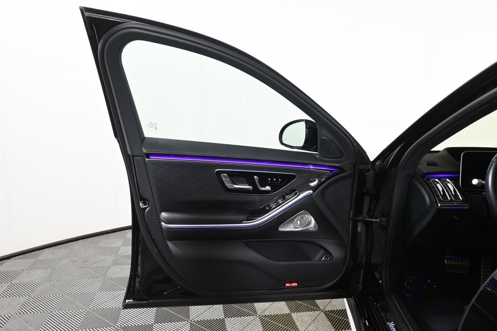 Certified Used 2025 Black Mercedes-Benz S 580 image 24