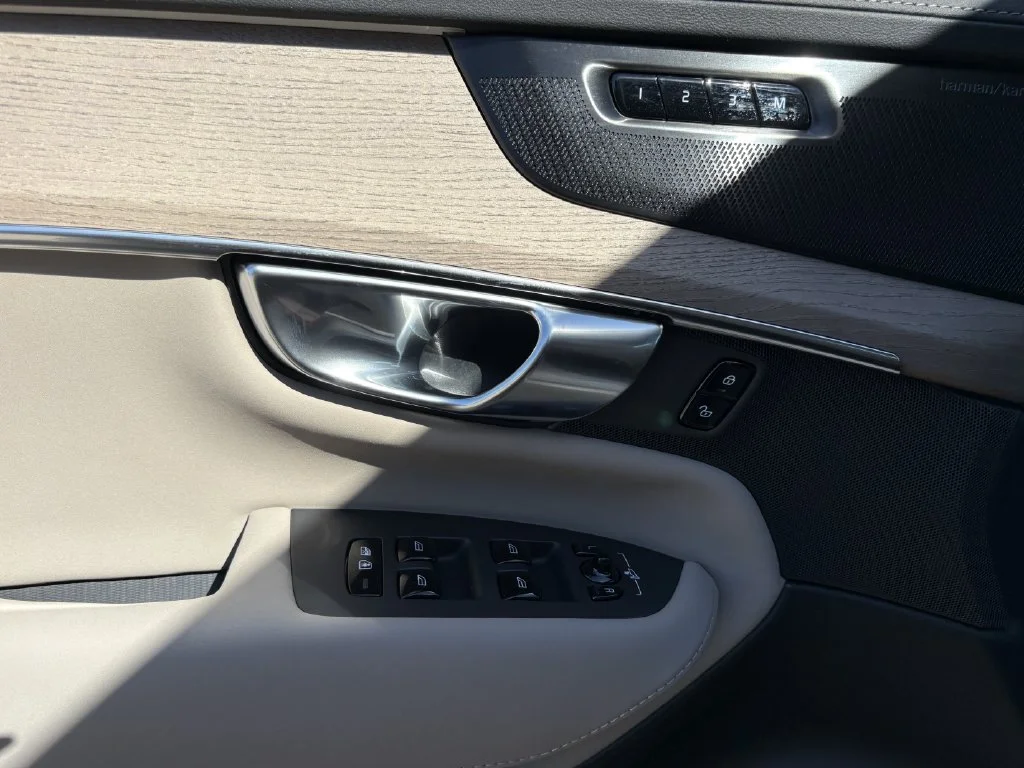 New 2026 Crystal White Volvo Plus image 11