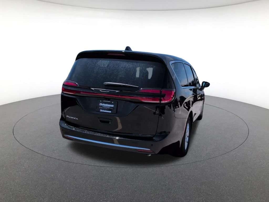 New 2027 Diamond Black Crystal Pearl-Coat Exterior Paint Chrysler  image 9