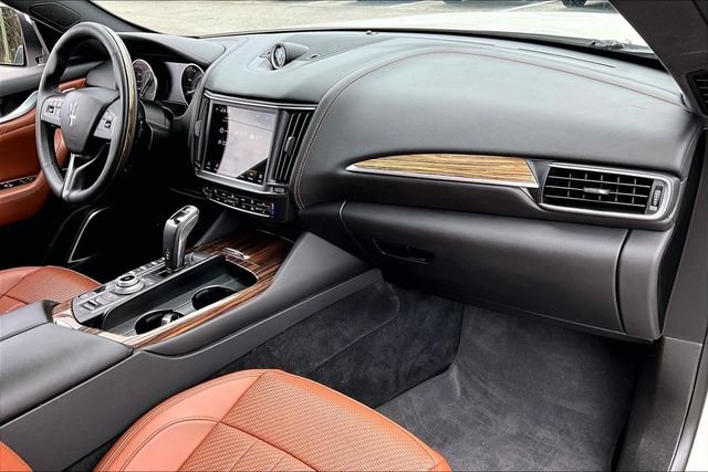 Used 2021  Maserati GranLusso image 23