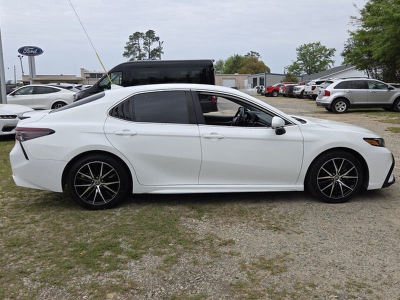 Used 2023 Ice Toyota SE image 14