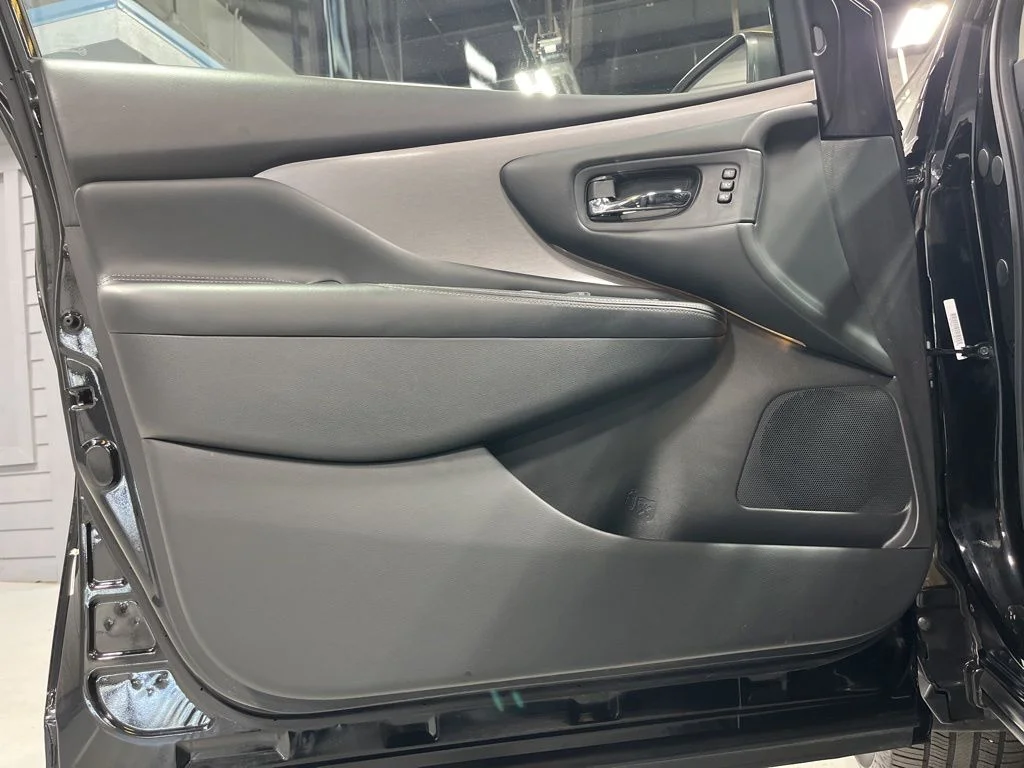 Used 2020 Super Black Metallic Nissan SL image 10