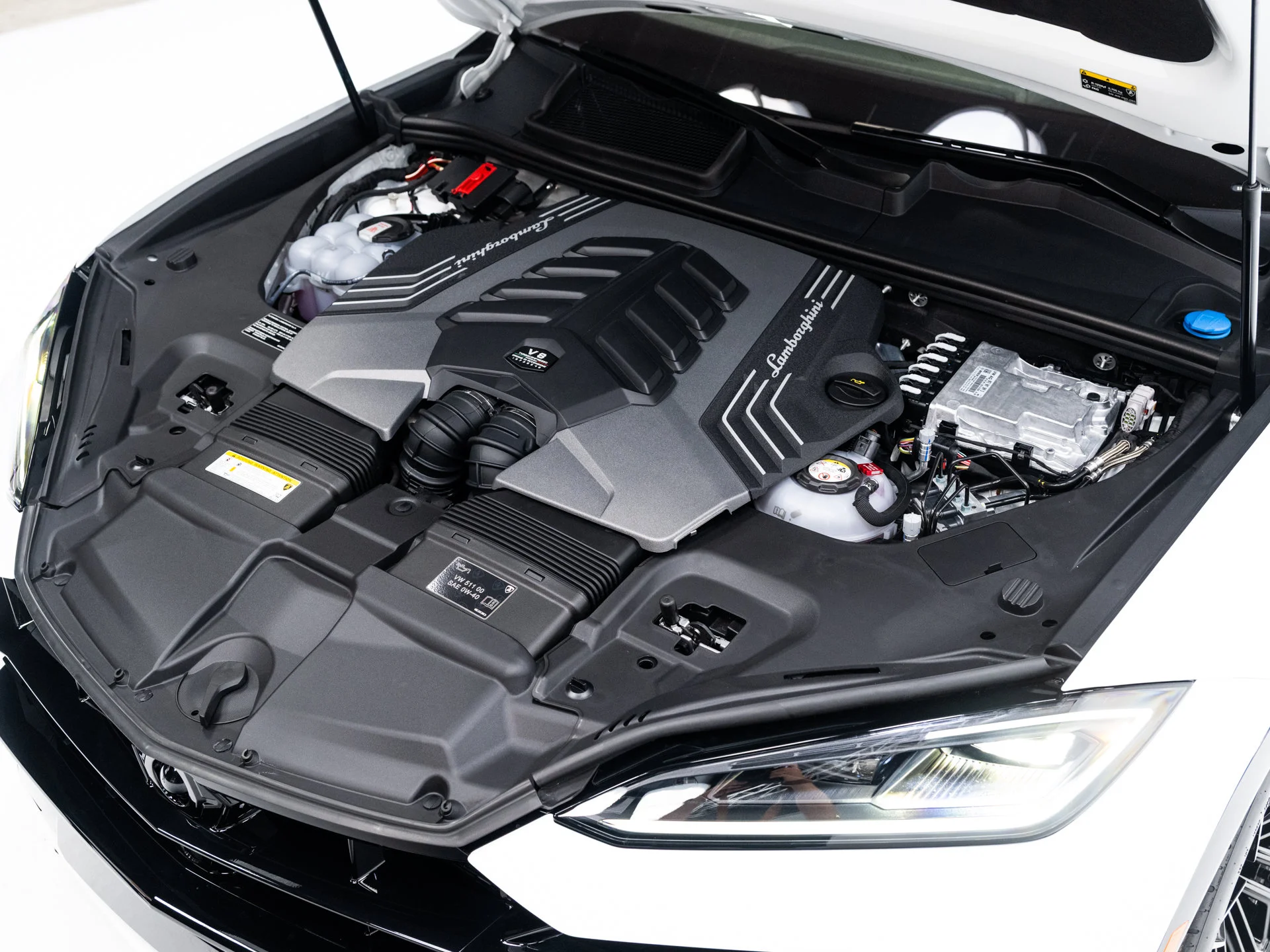 Used 2025  Lamborghini SE image 99
