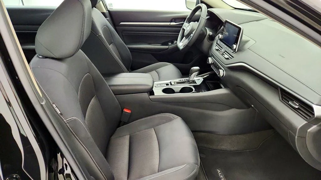 Used 2022 Super Black Nissan 2.5 SV Sedan image 24