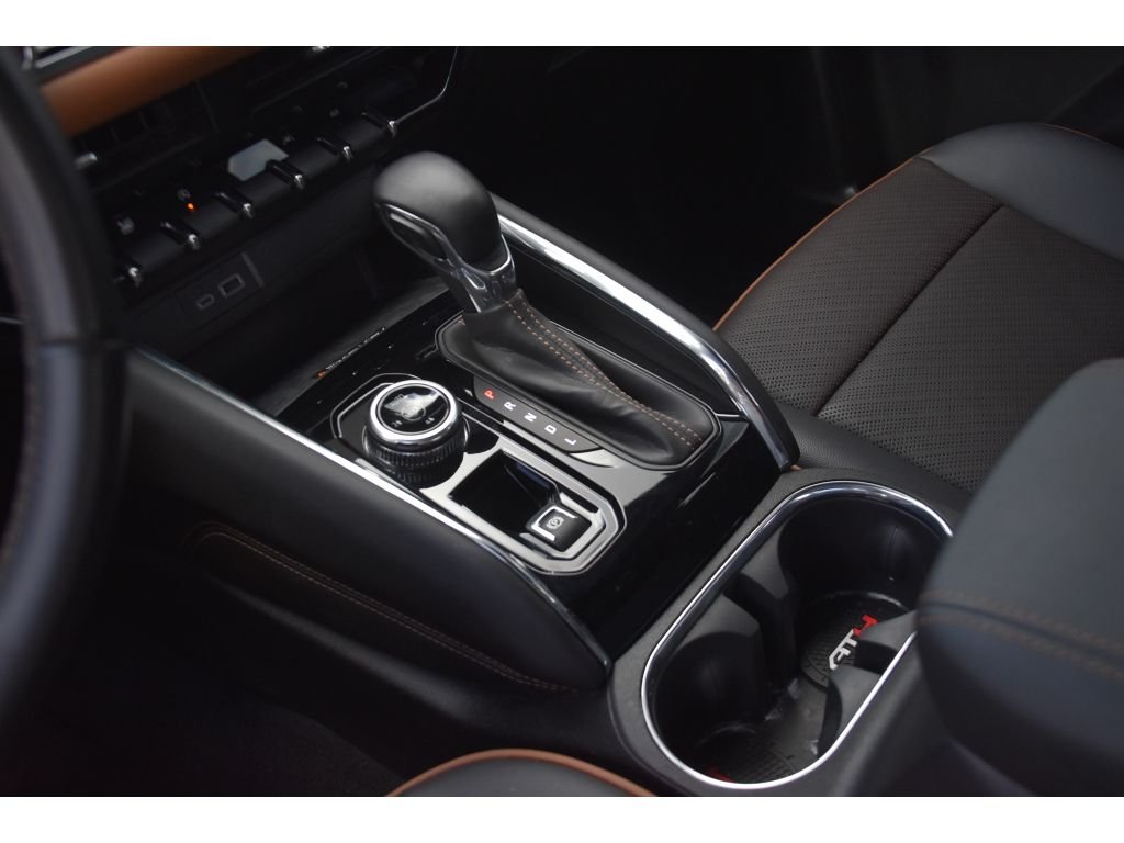 Used 2024 Summit White GMC 4WD AT4 image 32