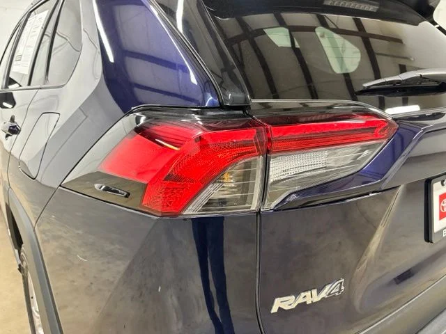 Used 2022  Toyota XLE image 8