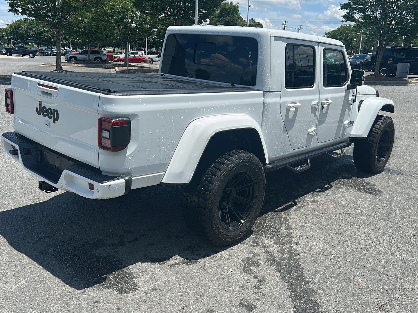Used 2021 BRIGHT WHITE CLEARCOAT JEEP OVRLND image 5