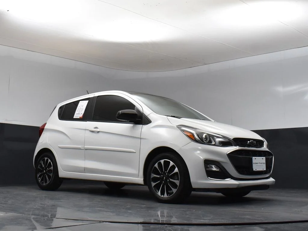 Used 2021 White Chevrolet 1LT image 29