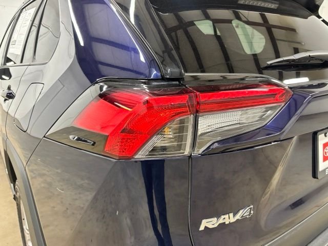 Used 2022  Toyota XLE image 8