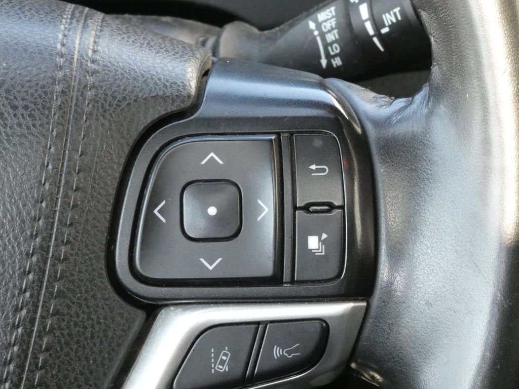 Used 2019 Gray Toyota XLE image 13