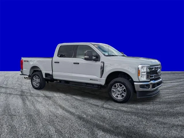 Certified Used 2025 Avalanche Ford XLT image 2