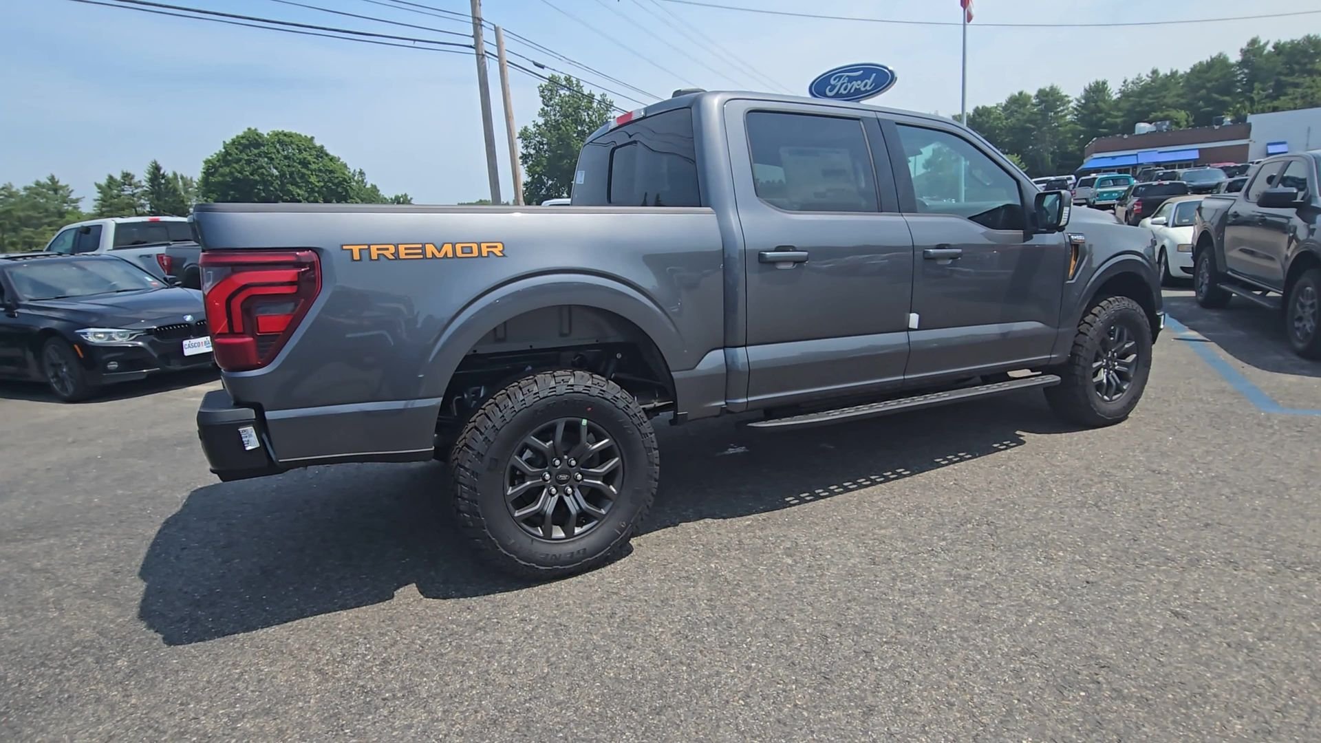 New 2026 Carbonized Gray Metallic Ford Tremor® image 20